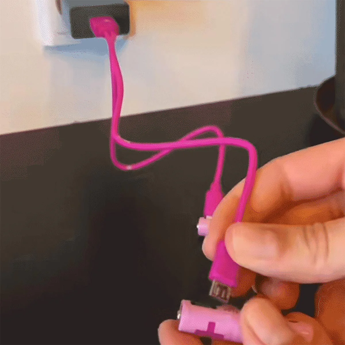 USB Rechargeable Batteries - AAA - Image 3